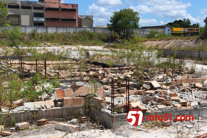 Na posse de Diretores, Prefeito Robério fala de mudanças, promete bônus, mas não fala de reconstrução de escola.