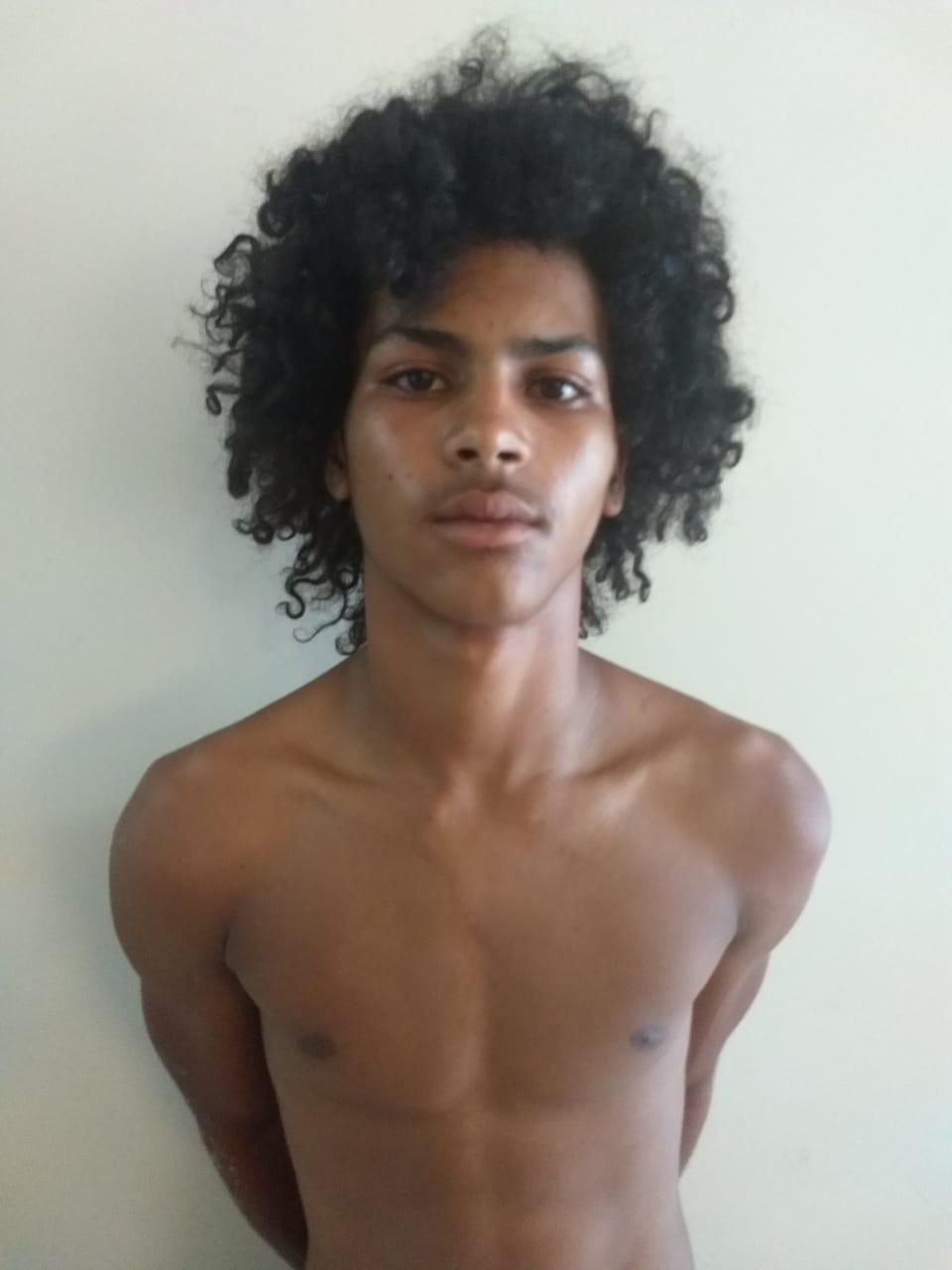 PETO: Policiamento Tático frustra intenções criminosas de jovem de 18 anos no Bairro Alegria.