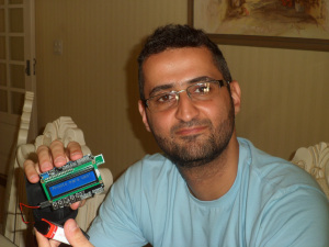 Brasileiro cria sistema eletrônico de comunicação entre motoristas para evitar acidentes e tornar clima amistoso no trânsito