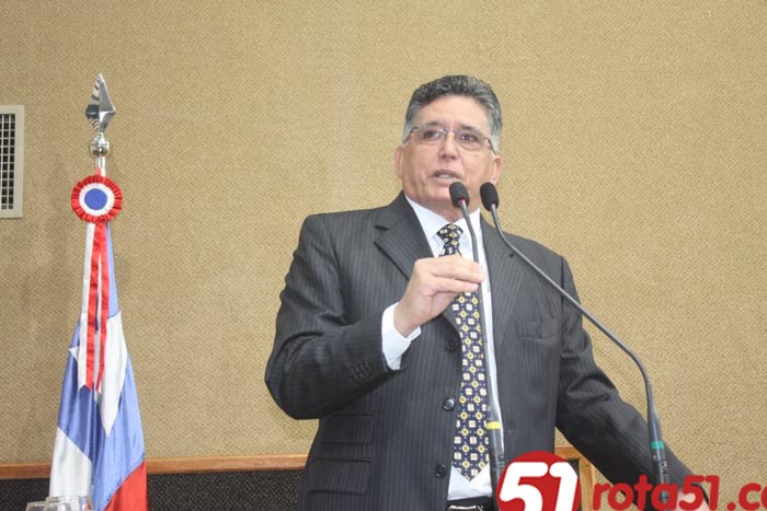 Deputado Jânio Natal, na tribuna da Assembleia Legislativa da Bahia