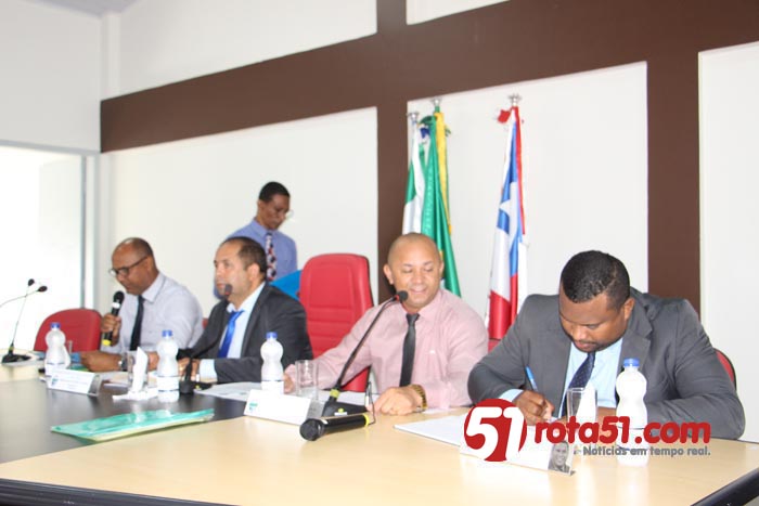 Câmara Municipal com uma pauta reduzida, com discursos ásperos e projetos do povo.