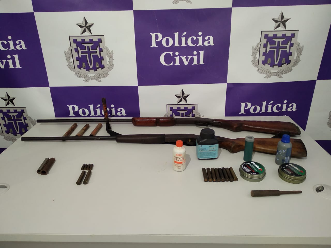 EUNÁPOLIS: POLÍCIA CIVIL APREENDE ARMAS DE FOGO, MUNIÇÕES E MOTOCICLETA COM SINAIS DE ADULTERAÇÃO