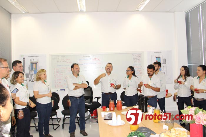 Veracel promove formatura de alunos, dentro da própria fábrica de celulose.