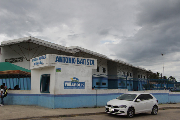 E por falar em licitações, Valvir Vieira, o empresário fala da sua participação, elogia o prefeito e diz que, reformar escolas, é inevitável, mas está na hora de construir novos prédios escolares.