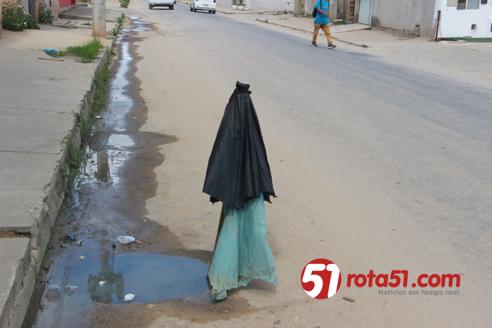 Buracos na cidade, alguém precisa ver isto, senão a cidade vai cair no buraco…
