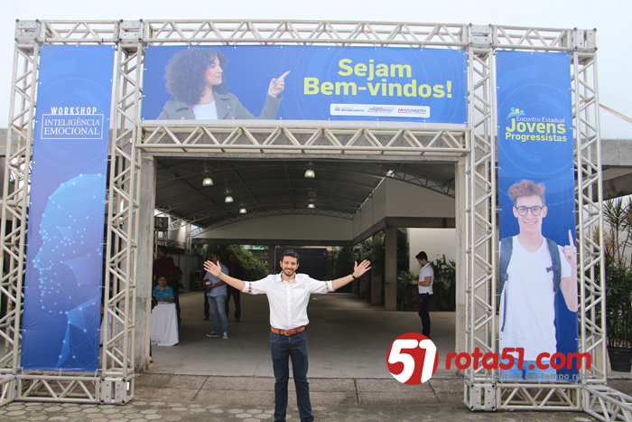 De braços abertos, Neto Carletto recebe amigos, correligionários, simpatizantes e colaboradores, é a nova onde jovem da política brasileira.
