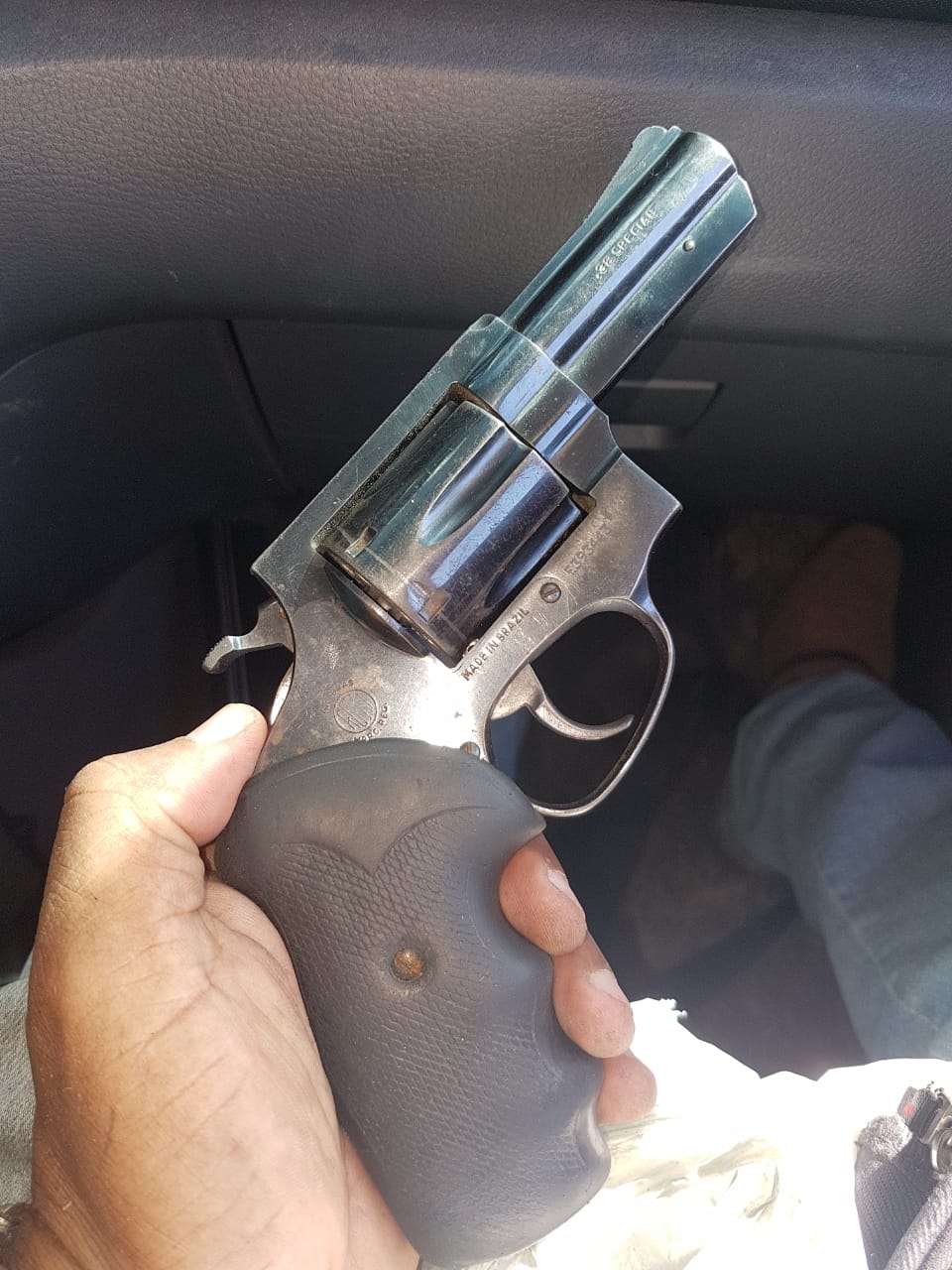 PORTO SEGURO. POLÍCIA CIVIL LOCALIZA E APREENDE REVÓLVER DO HOMEM QUE AMEAÇAVA PRATICAR ATAQUE CONTRA HOTEL.
