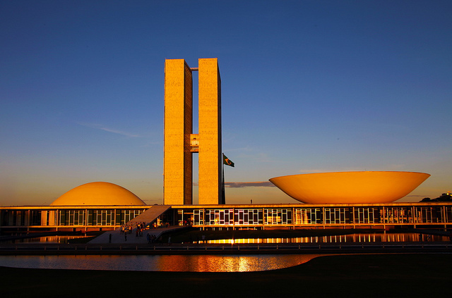 Mais dois anos praquê? Para aumentar o tempo de corrupção?