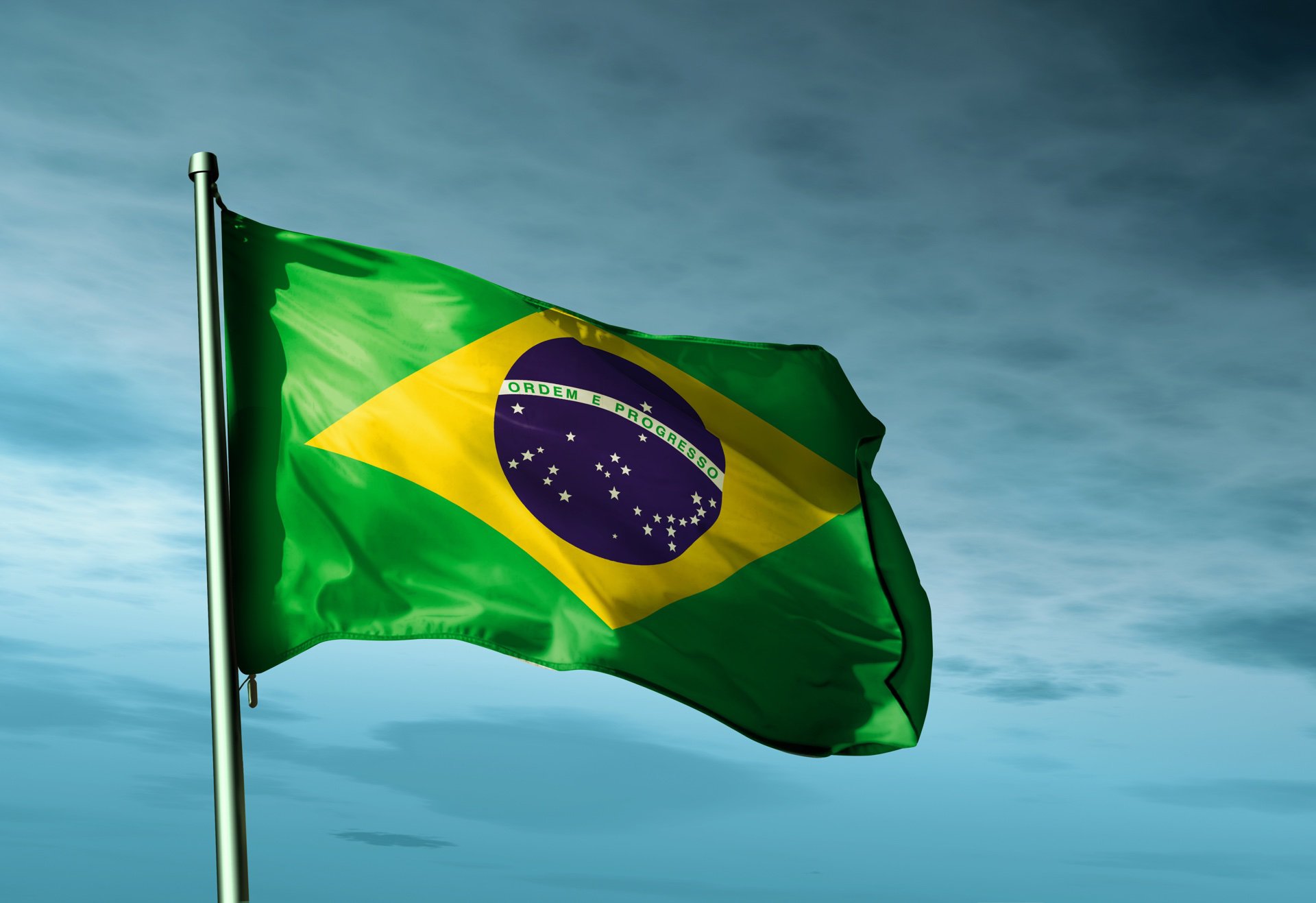 Bolsonaro pode mudar a cor das notas de 50 e 100, quem tem dinheiro escondido, vai por tudo pra FORA.