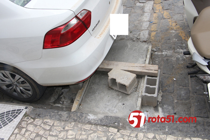 Cidade sem administração e sem fiscais, todo mundo faz o que quer.