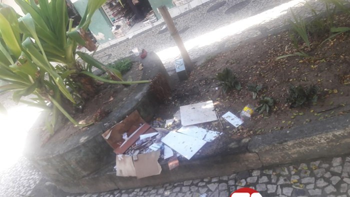 Paulo Barbosa, o calçadão de Eunápolis, está jogado.