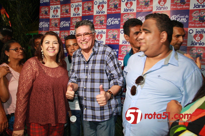 Jânio Natal e o presidente da ALBA prestigiam Forró do Bem em Porto Seguro