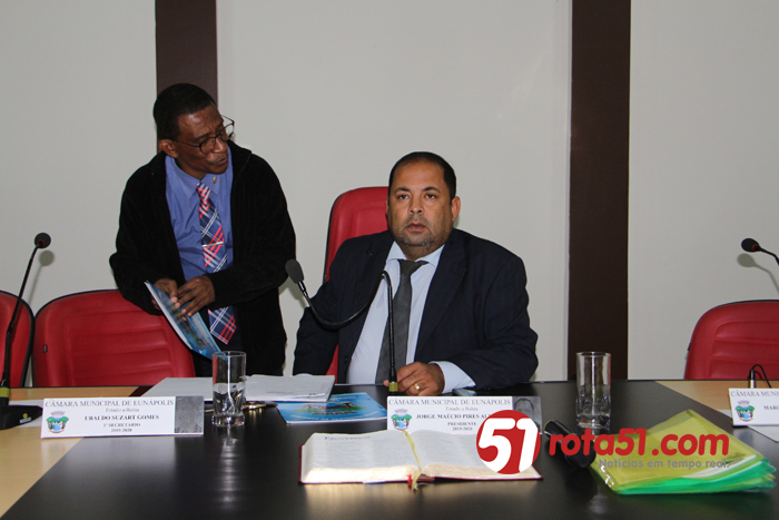 Câmara de vereadores, hoje 08/08, a sessão que deveria acontecer, mas não aconteceu, derrubaram a sessão.