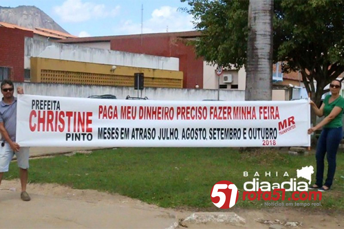 Prefeita de Guaratinga recebe cobrança pública no dia da visita do governador.