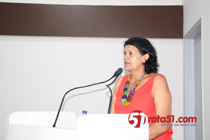 Prefeito Robério desprestigia a educação não pagando professores.