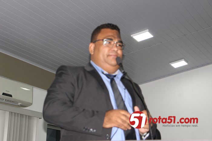 Jota Batista critica o prefeito e fala das nomeações que dão medo.