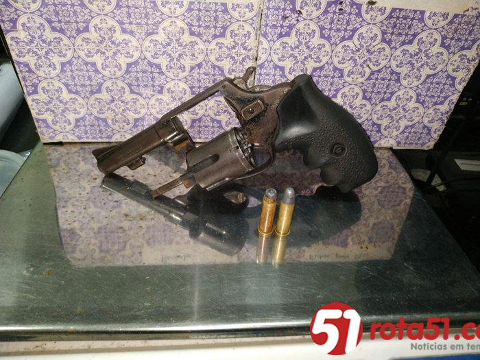 PM em ronda de rotina, prende suspeitos e tira de circulação um revolver .38