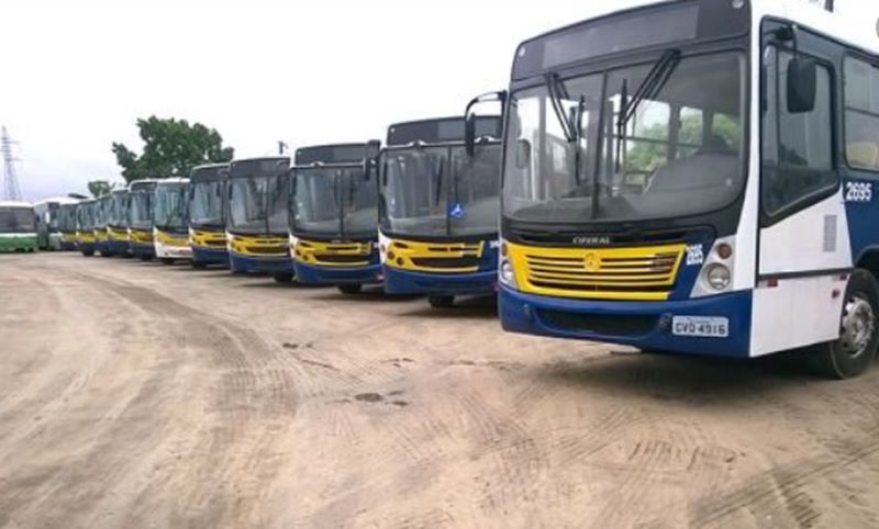 Transporte coletivo urbano pode parar a qualquer momento, deixando eunapolitanos a pé.