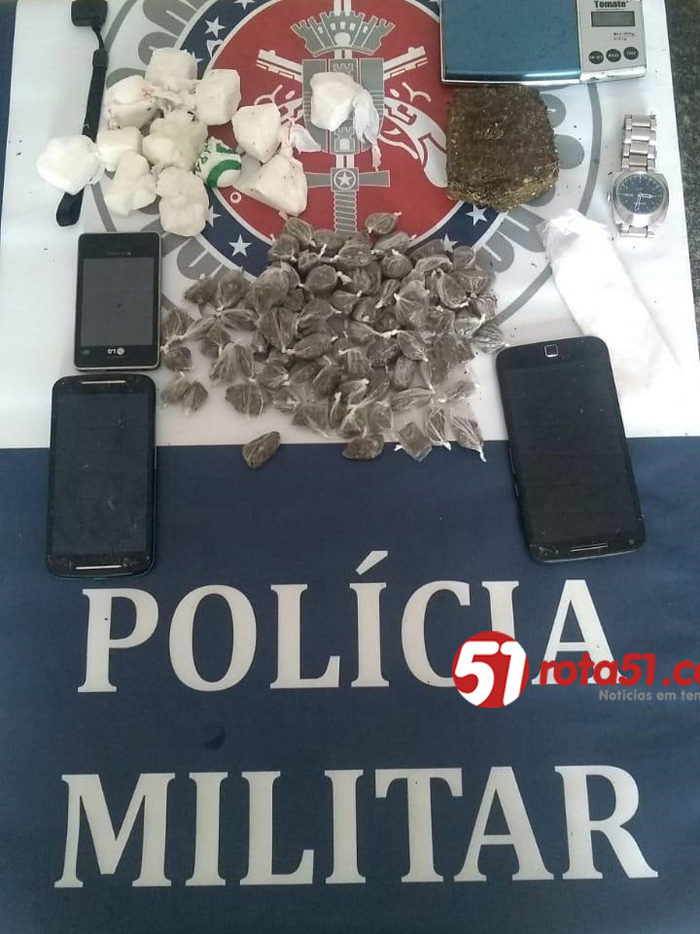 Suspeito preso, drogas apreendidas e motocicleta recuperada