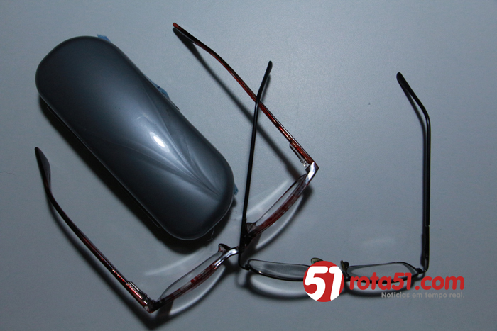 Ladrão furta loja de óculos e vai preso.