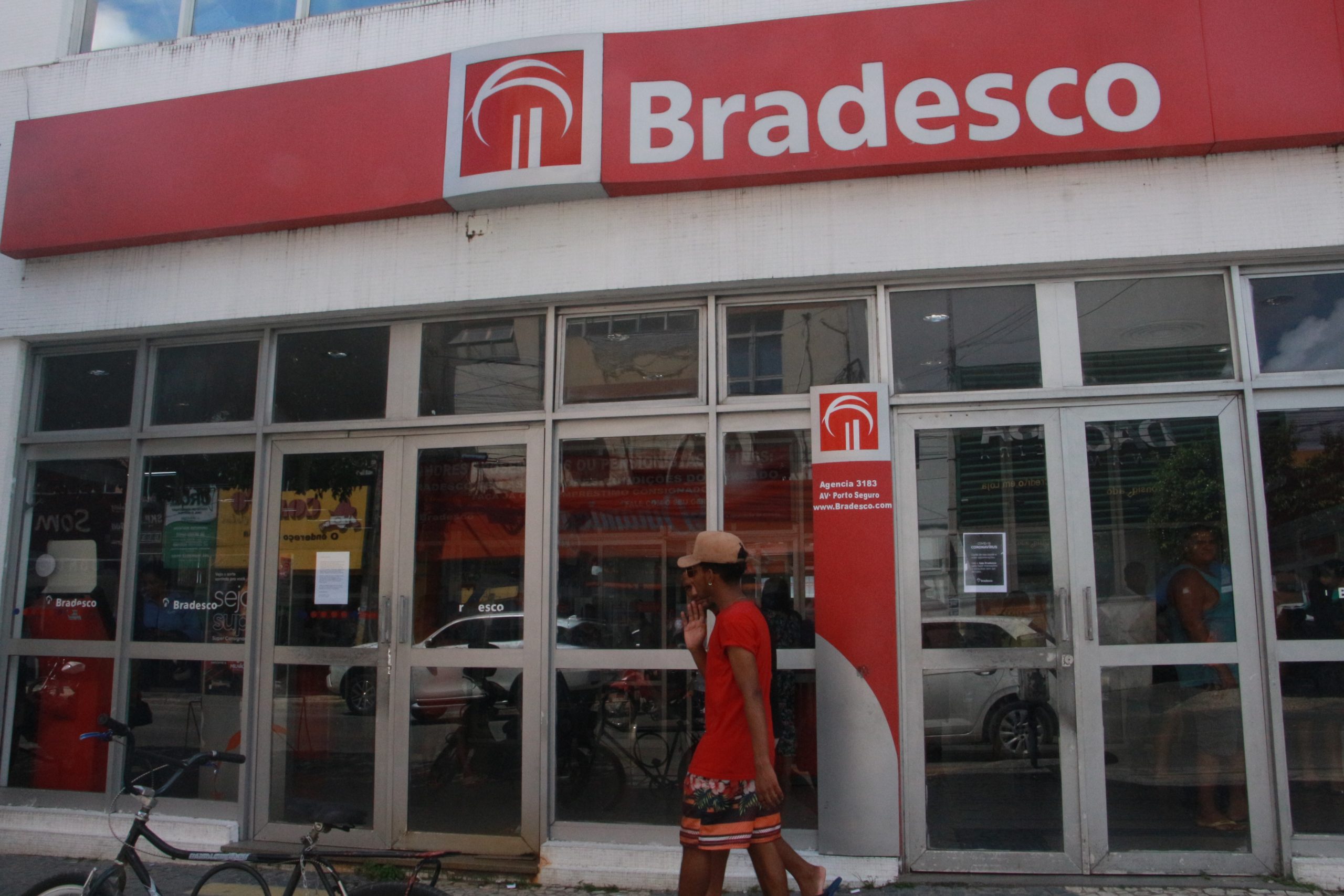 É FOGO NO BONÉ DO GUARDA.