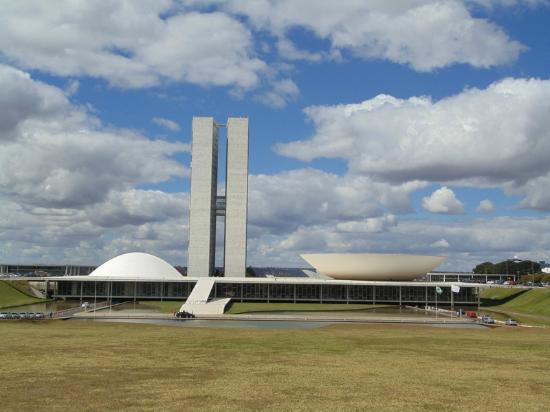 Coronavírus: Câmara aprova projeto que prevê R$ 600 por mês para trabalhador informal