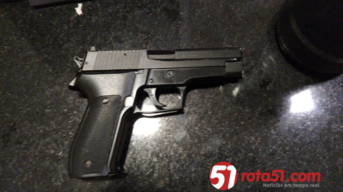 Esperto foi preso por tentativa de roubo, a arma era falsa.