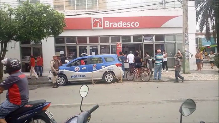 A falta de obediência, pode levar Eunápolis a ter muitos casos de coronavírus, o povo não obedece.