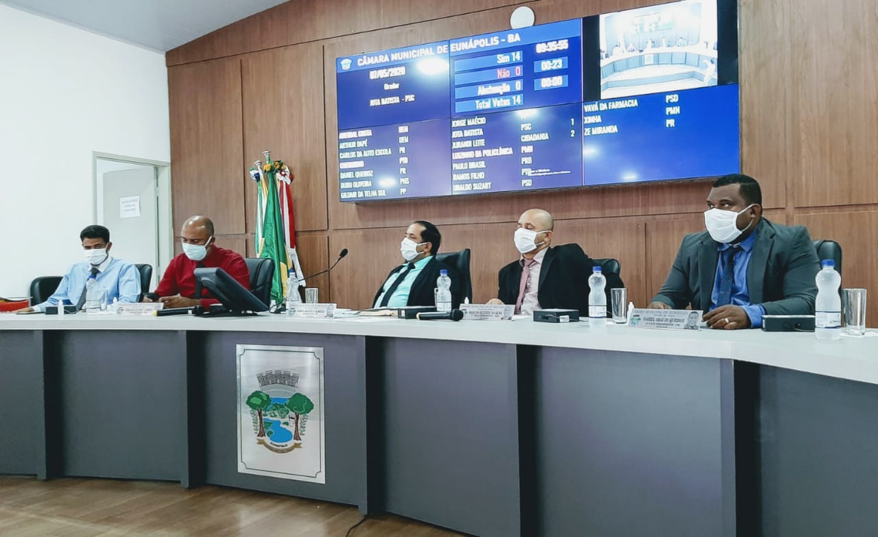 Vereadores de Eunápolis condenam decreto que corta salário de professores e suspende temporários
