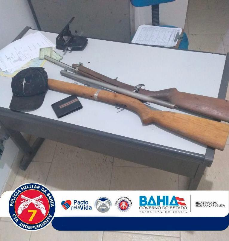 Menores são conduzidos por furto de armas em residência.