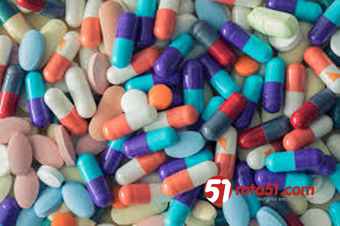 Vídeo fala sobre cloroquina e Novalgina, os perigos de se medicamentar sem orientação profissional.