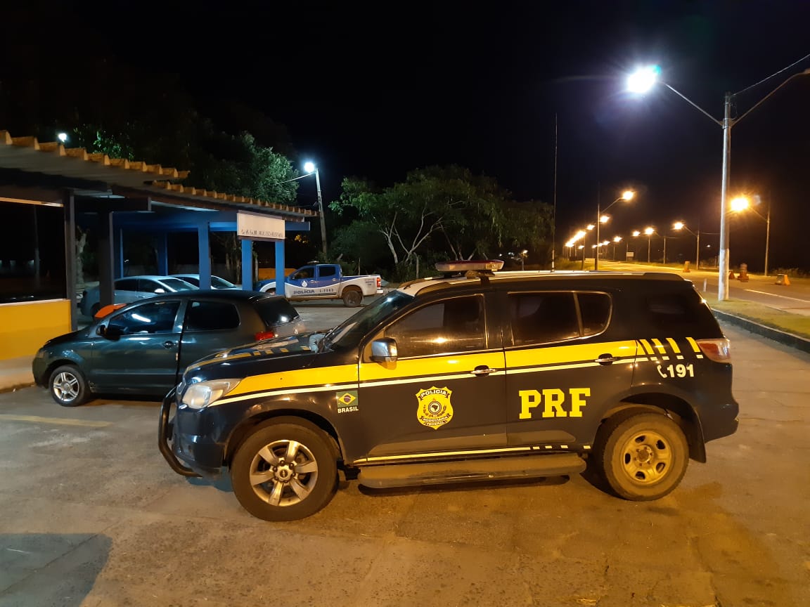PRF recupera carro roubado no Espírito Santo.