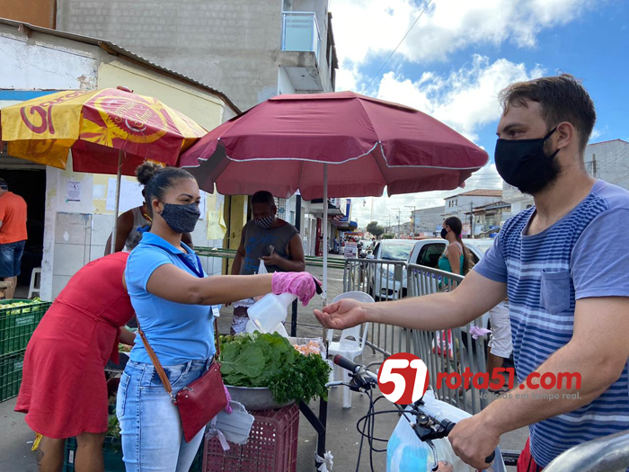 Prefeitura de Eunápolis controla acesso à Feira do Pequi em combate ao coronavírus