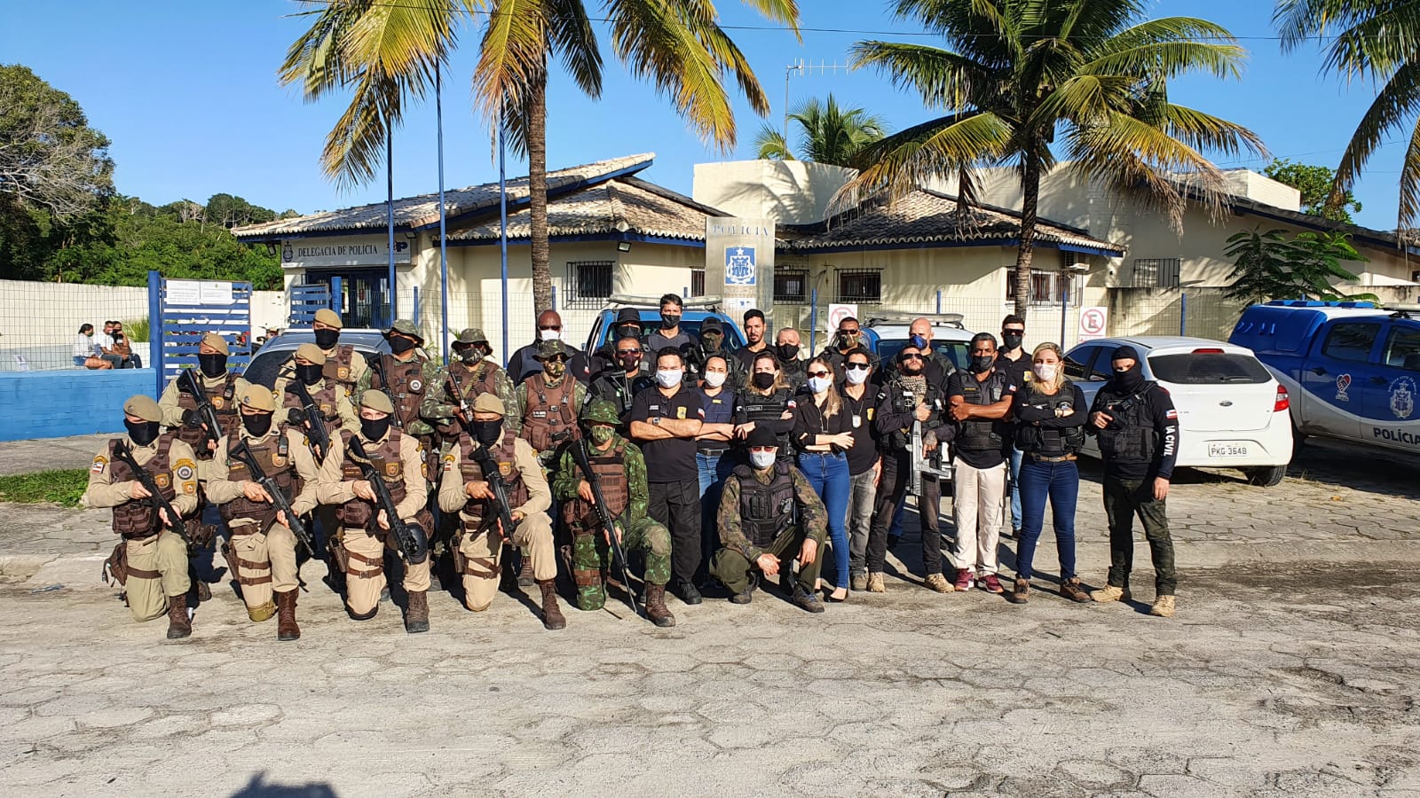 SANTA CRUZ CABRÁLIA: forças de segurança da região cumprem mandados de busca e apreensão em doze residências.