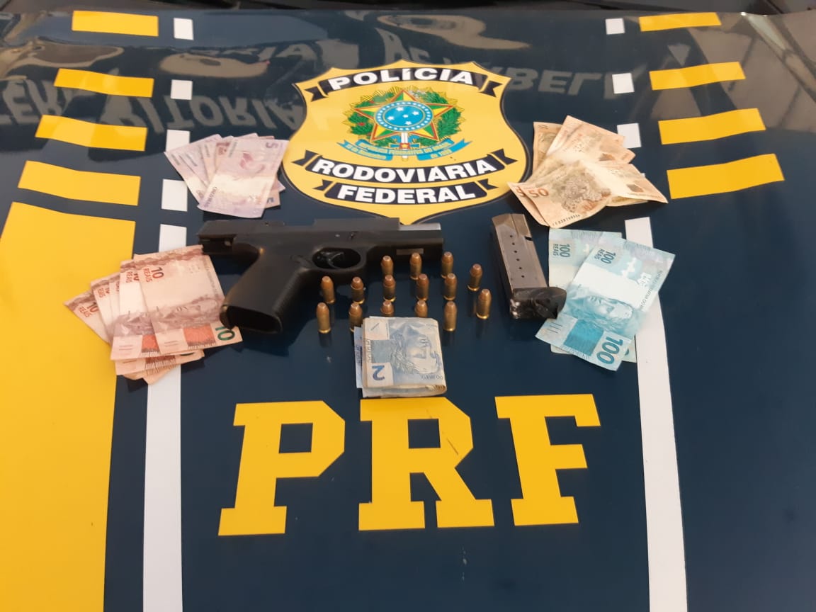 Polícia Rodoviária Federal apreende em abordagem, foragido da justiça.