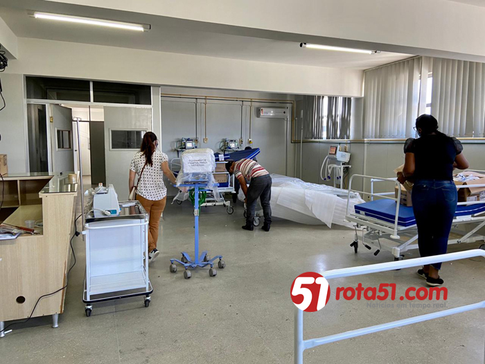 Técnicos começaram a amontar equipamentos de combate ao coronavírus