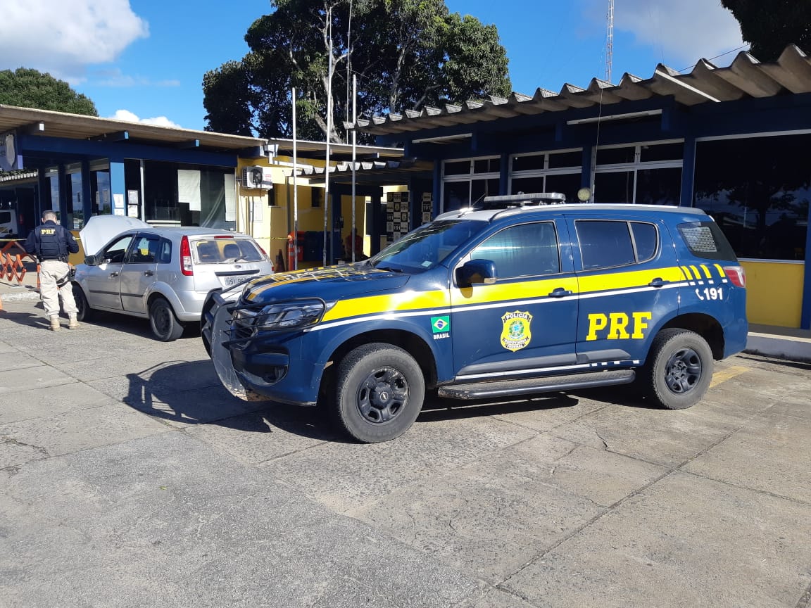 PRF olhou o carro, e mandou parar, descobriu que o “cabrito” berrou na hora, o carro era roubado