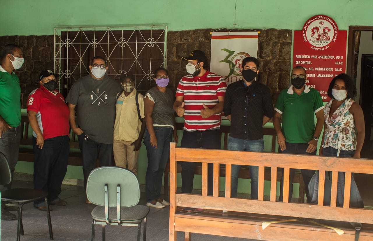 É tempo de política, é tempo de campanha, com o COVID 19, cada um se vira como pode.