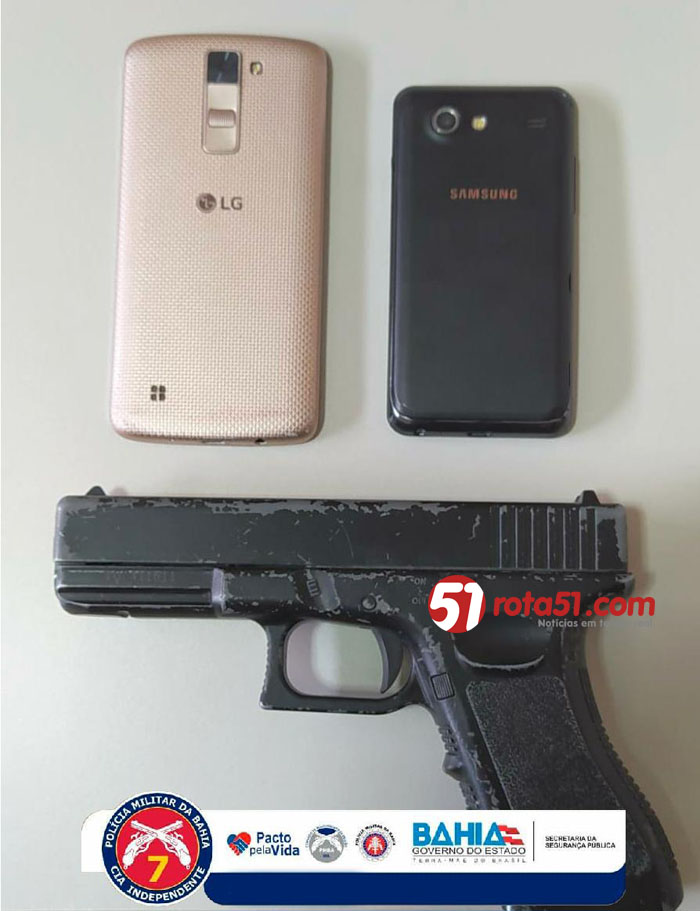 Polícia prende assaltantes e recupera objetos roubados.