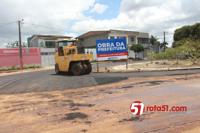 Só em Eunápolis acontece coisa assim; “asfalto pela metade”, onde já se já viu isto?