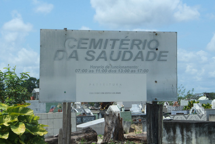 Cemitério, a última morada do ser humano, que deveria ser melhor cuidado.