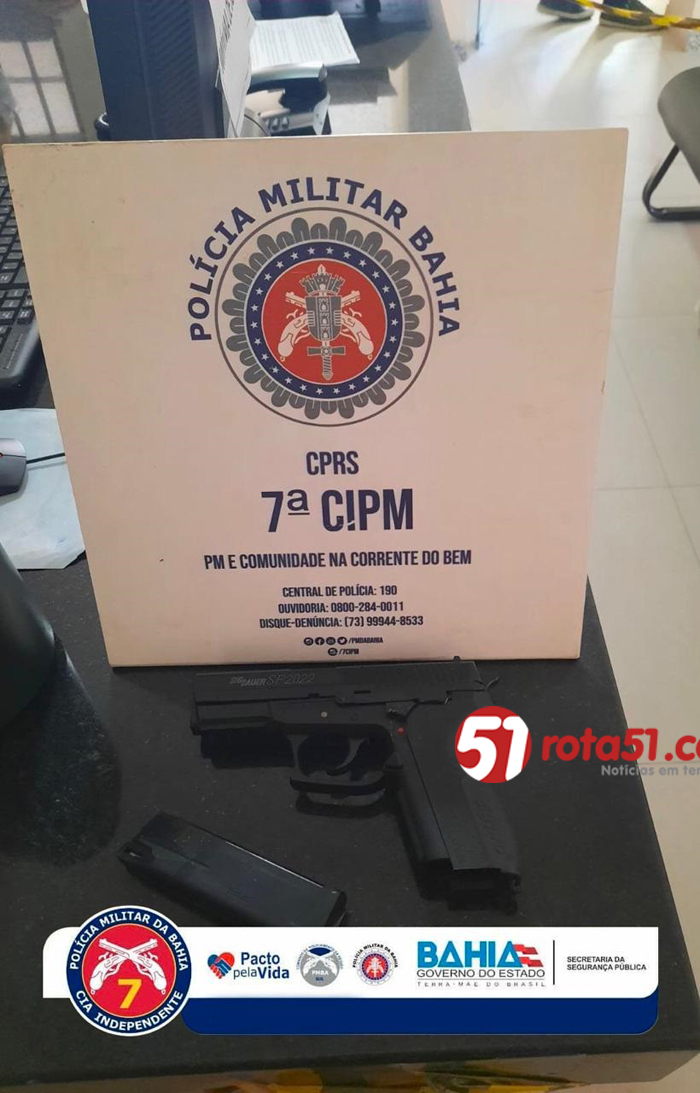 POLÍCIA MILITAR PRENDE SUSPEITO COM RÉPLICA DE ARMA DE FOGO