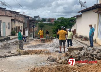Prefeitura de Eunápolis está pavimentando Travessa da Liberdade