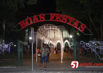 E a ornamentação de natal, já foi paga ou vai ficar pra depois.