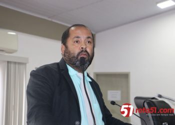 Jorge Maécio, fez o seu discurso e destacou funcionários da Câmara Municipal.