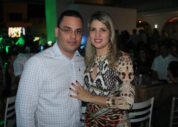 Dr. Alex Ornelas, deseja a todos um FELIZ NATAL E UM ANO NOVO cheio de realizações