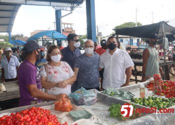 Equipe de secretários, visita a feira do Juca Rosa e, ouvem deficiências e pedidos para melhorar a feira.