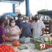Equipe de secretários, visita a feira do Juca Rosa e, ouvem deficiências e pedidos para melhorar a feira.