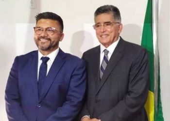 Prefeito Jânio Natal decreta suspensão de contratos milionário da antiga gestão
