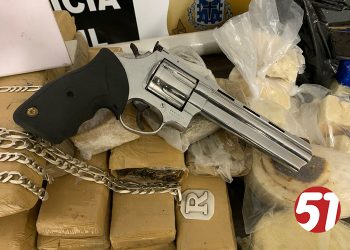 EUNÁPOLIS: Polícia Civil e CIPE Mata Atlântica apreendem drogas, armas e dinheiro em ação conjunta.